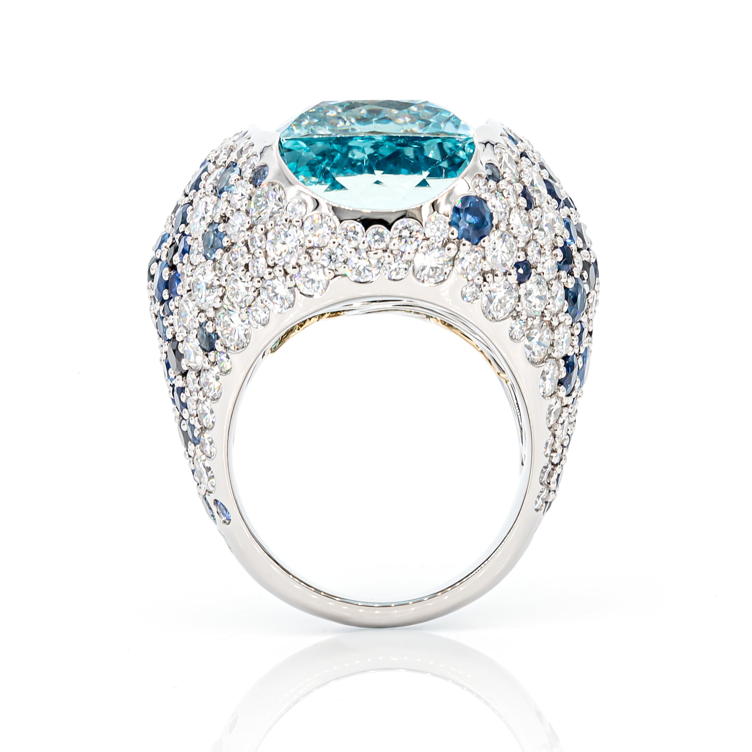 Profile view of 29.20ct aquamarine and diamond ring in platinum PT950