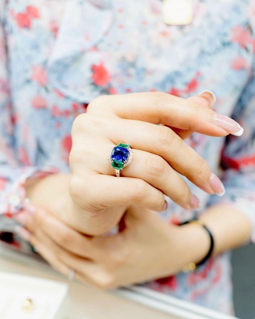 Interchangeable sapphire and diamond ring worn on hand