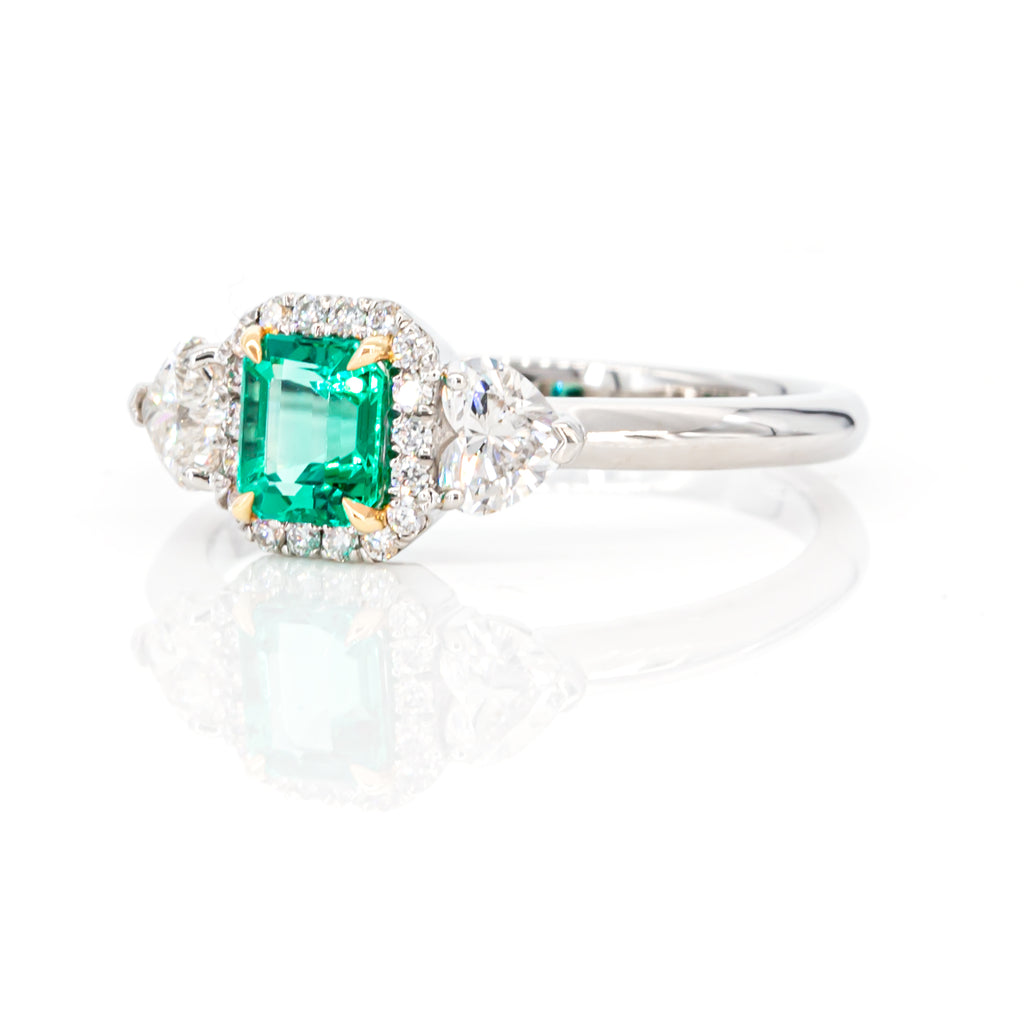 Side profile of emerald diamond ring 